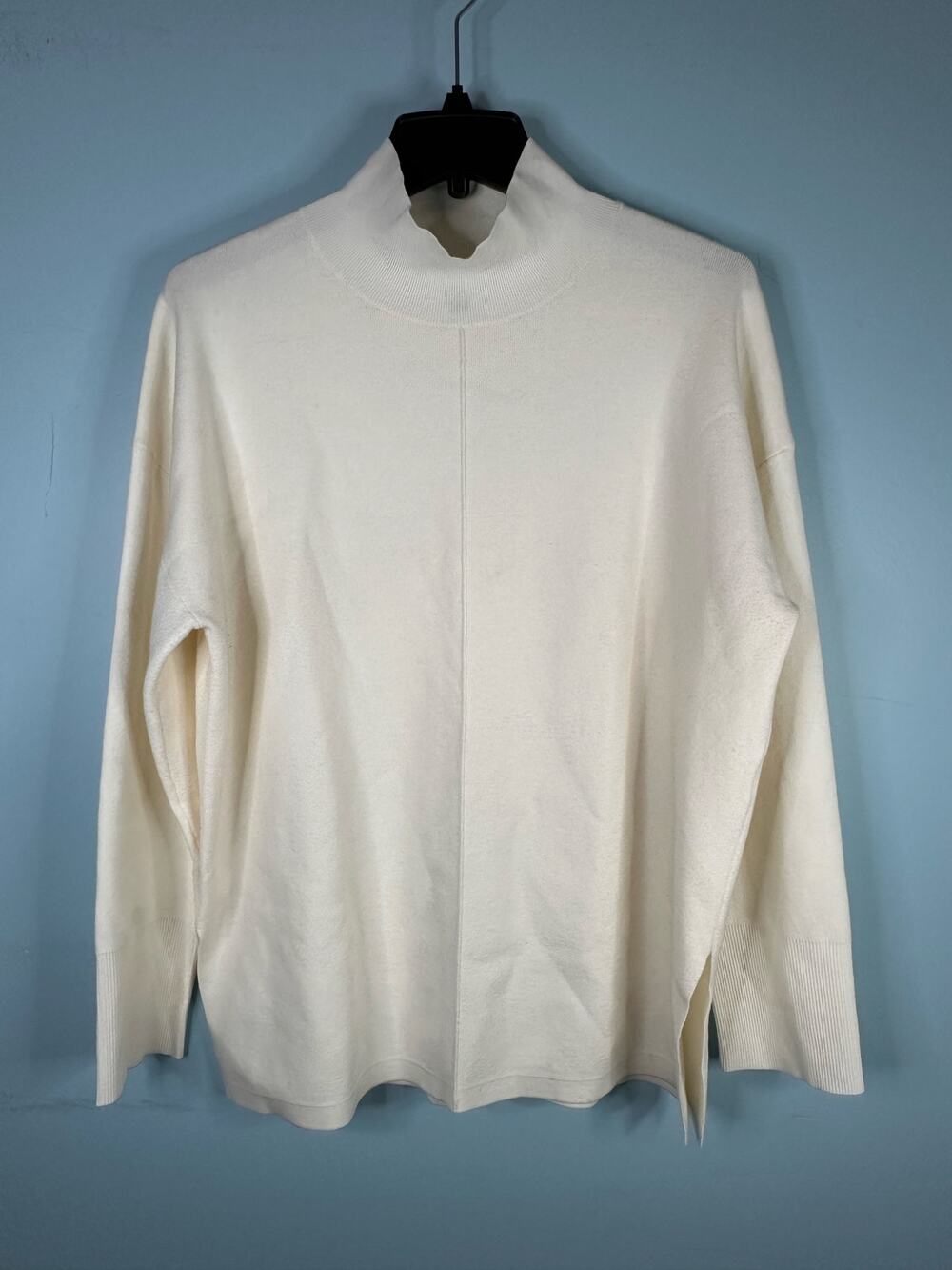 Banana Republic Women's cream turtleneck sweater size Large workwear, office